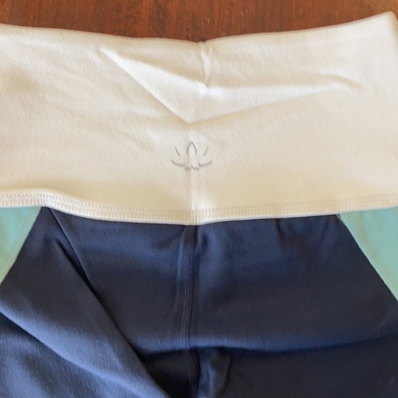 Beyond Yoga High-Waist size small legging - Picture 5 of 6